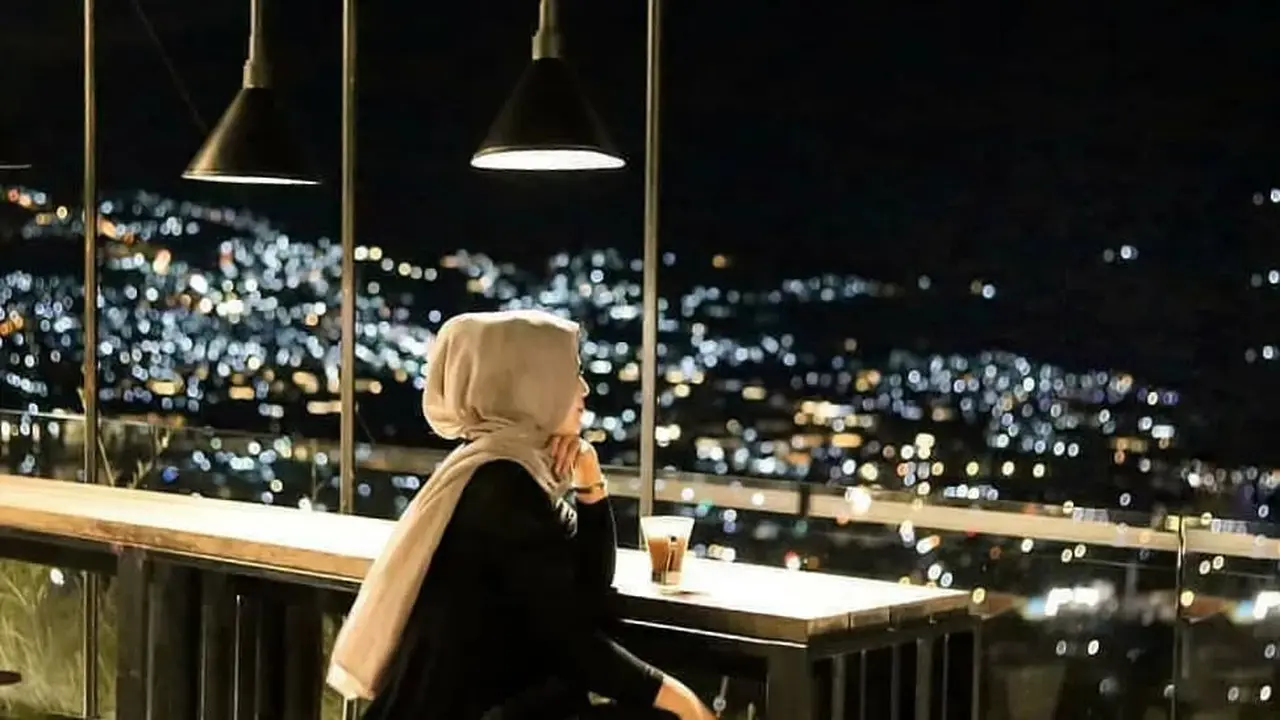 Rekomendasi Tempat Makan Enak di Malang Suasana Alam Terbaru 2025, Fifteen Celcius Skylounge, Amarta Hills.