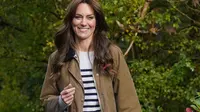 Kate Middleton mengambil bagian dalam "Dad Walk" saat berkunjung ke Dadvengers, komunitas untuk para ayah dan anak-anak mereka, di London utara pada 1 November 2023, untuk menyoroti peran penting yang dimainkan para Ayah di tahun-tahun awal anak-anak mereka. (Yui Mok/POOL/AFP)