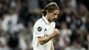 <p>Gelandang Real Madrid, Luka Modric melakukan selebrasi setelah mencetak gol pertama timnya ke gawang Celtic pada pertandingan lanjutan Grup F Liga Champions di stadion Santiago Bernabeu di Madrid, Spanyol, Kamis (3/11/2022). Real Madrid menang telak atas Celtic dengan skor 5-1. (AP Photo/Manu Fernandez)</p>