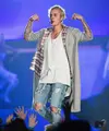 Tiada hentinya sepasang mantan kekasih Justin Bieber dan Selena Gomez menuai sensasi. Sempat dikabarkan Justin dan Selena batal berkencan dikarenakan mereka berdua bertengkar. (AFP/Bintang.com)