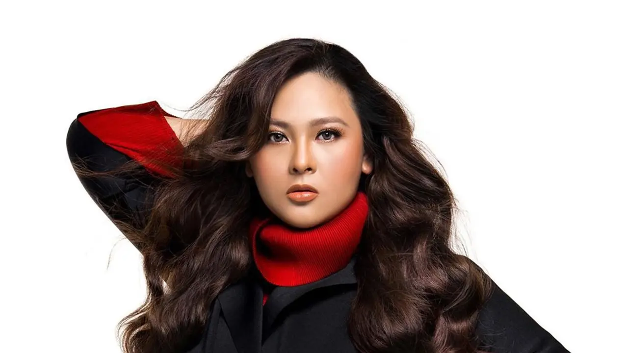 6 Pemotretan Perdana Keluarga Iko Uwais dan Audy Item, Romantis