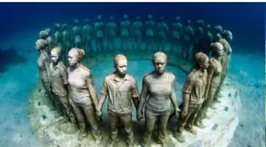 Museo Atlantico adalah museum bawah laut  pertama di Eropa yang dibuat oleh seniman bernama Jason deCaires Taylor.