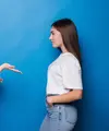 Mendengarkan cerita teman adalah bentuk perhatian, tetapi hubungan yang sehat juga memberi ruang bagi kedua belah pihak untuk saling didengar. (Foto/Dok: Magnific)