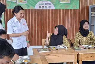 Pelaksanaan program MBG swasta di Tangsel. (Liputan6.com/Pramita Tristiawati)