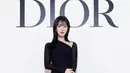 Dari foto yang diunggahnya, Kim Ji Won tampil dengan rambut baru saat hadiri event Dior [@ghdqhdls_]