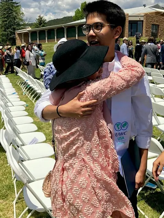 (Instagram/sintadhfkhr)