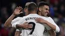 Gelandang Real Madrid, Daniel Ceballos, merayakan gol yang dicetaknya ke gawang Huesca pada laga La Liga Spanyol di Stadion Santiago Bernabeu, Madrid, Minggu (31/3). Madrid menang 3-2 atas Huesca. (AFP/Javier Soriano)