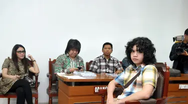 AQJ alias Dul hari ini menjalani sidang pledoi (pembelaan),  di Pengadilan Negeri Jakarta Timur, (2/7/14) (Liputan6.com/Panji Diksana)