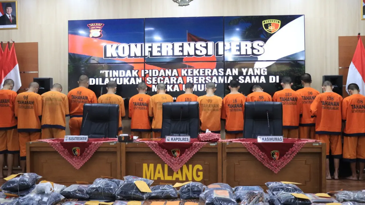Para tersangka perusakan pos polisi di Malang