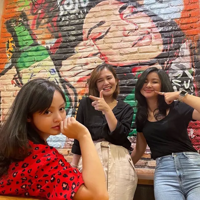 6 Potret Persahabatan Masayu Clara dengan Adinda Azani dan Puspa Ritchwary, Kompak