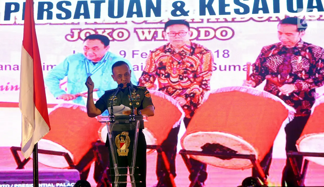 Kasad Jenderal Mulyono memberikan sambutan dalam acara Silaturrahmi Kasad dengan Forum Pemred dan Anugerah Media TNI AD di Jakarta, Rabu (21/2). Dalam kegiatan itu, TNI AD juga memberikan penghargaan kepada rekan-rekan media. (Liputan6.com/Johan Tallo)