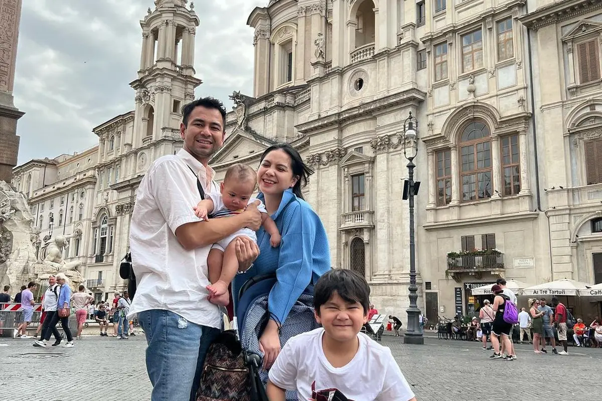 Raffi Ahmad dan Nagita Slavina liburan di Roma, Italia (Foto: Instagram @raffinagita1717)