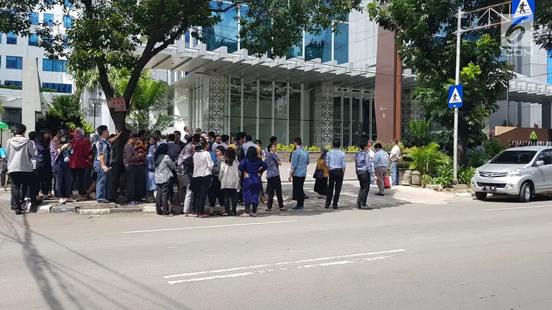 Jakarta Digoyang Gempa, Karyawan Berhamburan