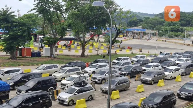    Arus Balik Lebaran Memuncak: Jangan Sampai Gigit Jari di Bakauheni, Beli Tiket Sekarang!   Bakauheni Siap Menampung 'Serbuan' Pemudik: Tips Anti-Antre di Puncak Arus Balik!   Puncak Arus Balik: ASDP Beri 'Kode Keras' untuk Pemudik yang Mau Nyebrang ke Bak