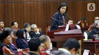 Menteri Keuangan Sri Mulyani saat menyampaikan kesaksiannya dalam sidang lanjutan sengketa Perselisihan Hasil Pemilihan Umum (PHPU) 2024 di Gedung Mahkamah Konstitusi (MK), Jakarta, Jumat (5/4/2024). (Liputan6.com/Angga Yuniar)