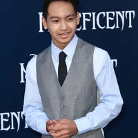 Selain memiliki permasalahan dengan Angelina Jolie, Brad Pitt juga nampaknya selalu memiliki perseteruan dengan anak sulungnya, Maddox. Didamping seorang terapis, Maddox pun akhirnya mau bertemu dengan Pitt. (AFP/Bintang.com)