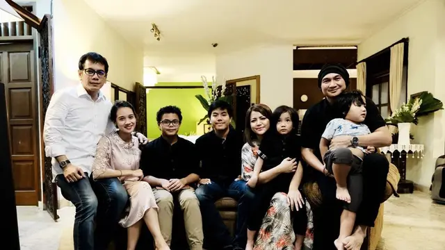 6 Momen Kebersamaan Wina Natalia dan Wishnutama, Tetap Rukun Meski Sudah Bercerai