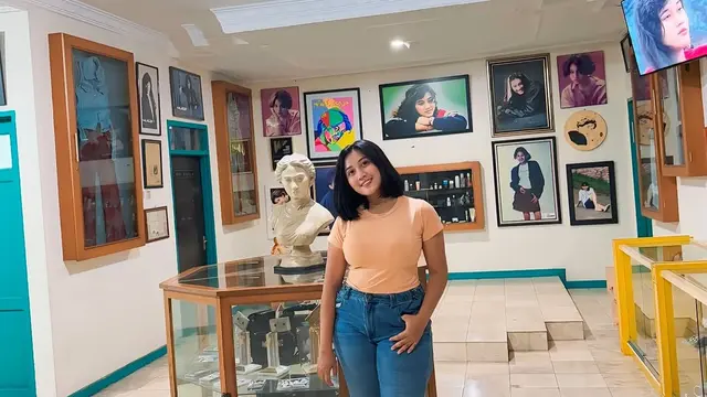 Potret Nita Gunawan Kunjungi Museum Nike Ardilla. (instagram/nitagunawan2_)