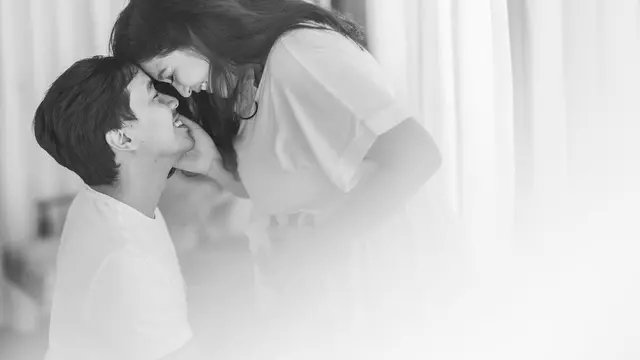 Pemotretan Dadakan, Ini 6 Potret Maternity Shoot Caca Tengker yang Unik
