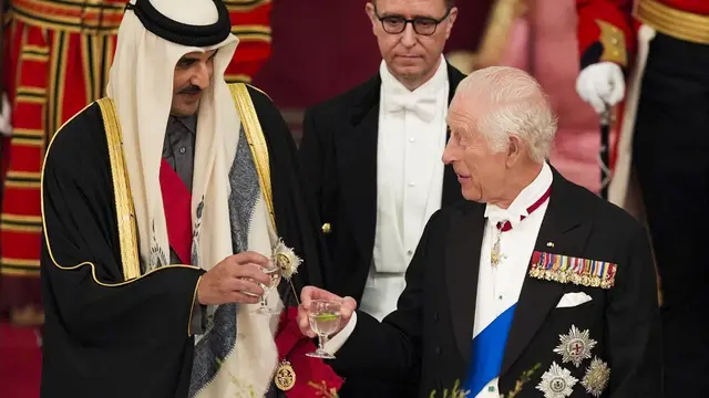 Ratu Camilla Muncul di Jamuan Kenegaraan Pakai Tiara Ratu Elizabeth II, Pasangan Beckham Jadi Tamu Kejutan
