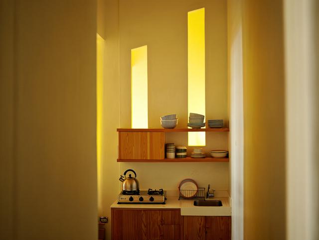 5. Jendela Aksen Tinggi