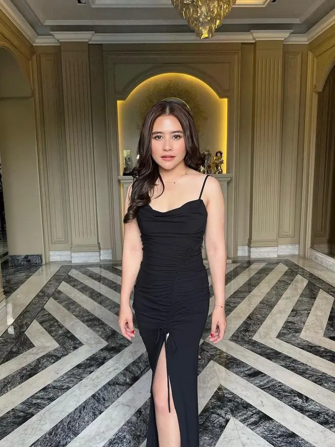 6 Pesona Prilly Latuconsina Pakai Gaun Hitam, Semakin Memukau di Usia 25 Tahun