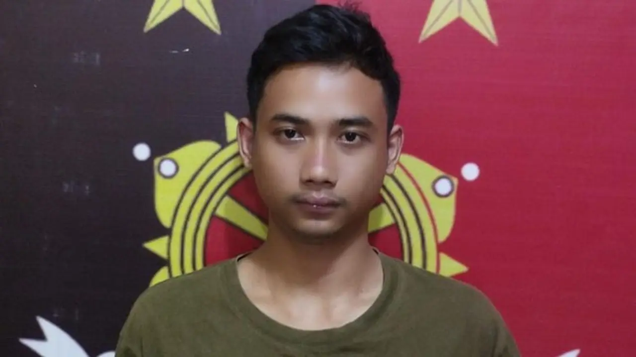 Anggun Setia Budi, tampang pelaku penganiayaan ibu kandung sendiri di Kota Metro. Foto: (Polres Metro)