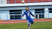 Airlangga Sucipto jadi penghangat bangku cadangan Persib. (Bola.com/Muhammad Ginanjar)