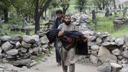 Juru bicara pemerintah Taliban, Zabihullah Mujahid pada Senin (1/9/2025) mengungkap korban jiwa akibat gempa Afghanistan melonjak menjadi sekitar 800 orang. (AP Photo/Wahidullah Kakar)