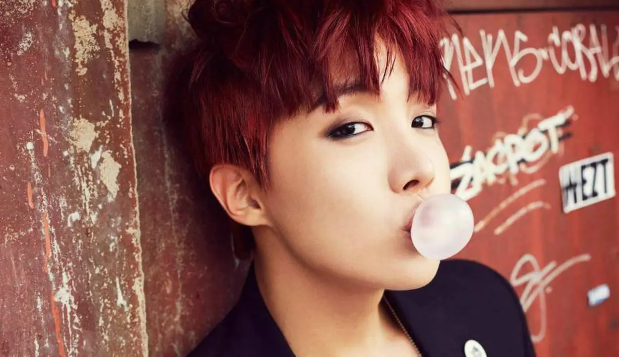 "Impian terbesarku adalah bisa merilis sebuah mixtape dengan warna musik yang unik, aku ingin menceritakan kisahku melalui lagu," ujarnya saat di acara live streaming di V Live. (Foto: Allkpop.com)