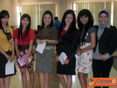 Citizen6, Surabaya: Finalis Lomba Presenter yang berhasil lolos dalam acara SGTC di Kampus Unair, Surabaya, Kamis (17/3). (Pengirim: Kelompok 15)