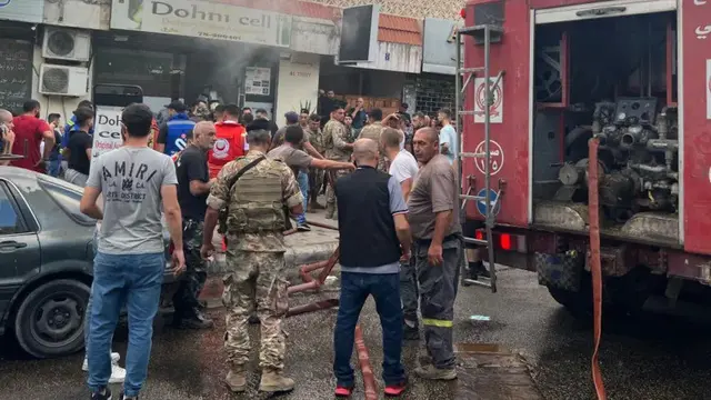 Walkie talkie yang digunakan oleh kelompok bersenjata Hizbullah meledak di pinggiran selatan ibu kota Beirut, Lembah Bekaa, dan Lebanon selatan pada Rabu (18/9/2024).