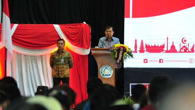 Wakil Presiden Jusuf Kalla (JK) meresmikan Pembukaan Festival Kebangsaan II 2019 di Universitas Muhammadiyah Malang, Sabtu (6/4/2019).