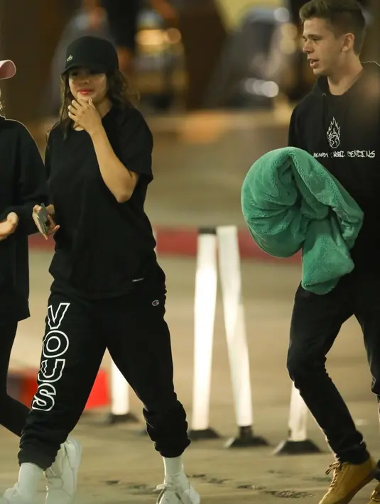 Meski demikian, sumber mengatakan bahwa keduanya hanya berteman saja. (HawtCelebs)