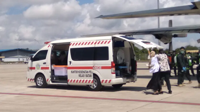 Sebanyak 14 kru Garuda Indonesia dikarantina di RSKI Galang, Batam usai seorang WNA meninggal mendadak di pesawat. (Foto: Liputan6.com/Ajang Nurdin)