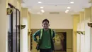 Pemain Timnas Indonesia, Andik Vermansah, tersenyum saat bersiap menuju SUGBK dari Hotel Sultan, Jakarta, Selasa (13/11). Timnas Indonesia akan melawan Timor Leste pada laga Piala AFF 2018. (Bola.com/Vitalis Yogi Trisna)