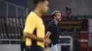 Pelatih Persija, Mauricio Ferreira de Souza (kanan) memantau permainan tim asuhannya saat melawan Persis Solo pada pertandingan pekan ke-30 BRI Super League 2025/2026 di Stadion Utama Gelora Bung Karno (SUGBK), Jakarta, Senin 27 April 2026 malam WIB. (Bola.com/Abdul Aziz)