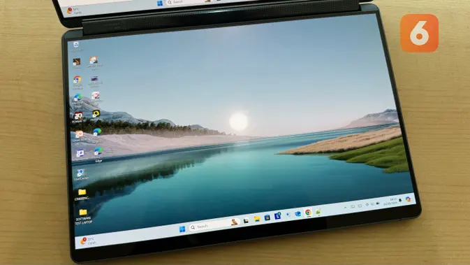 <p>Lenovo Yoga Book 9i hadir dengan dua layar AMOLED berukuran 13.3 inci. (Liputan6.com/ Agustinus Mario Damar)</p>