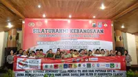 Penyelanggara Pemilu bersama dengan kontestan menyatakan akan menunggu pengumuman perolehan suara dan menghormati keputusan KPU, dalam silaturahmi kebangsaan usai pemilu. (Foto: Liputan6.com/Polres Cilacap/Muhamad Ridlo)