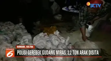 Sebanyak 2,2 ton arak ditemukan aparat kepolisian dari Polsek Poasia, Kota Kendari, Sulawesi Tenggara, di sebuah udang di tengah permukiman warga.