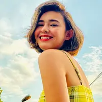 Penampilan Amanda Manopo dengan rambut pendek sebahu membuat dirinya terlihat jauh lebih muda. Tak heran jika banyak netizen yang terpesona akan penampilan barunya ini. (Liputan6.com/Ig/@amandamanopo)