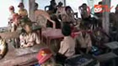 Murid-murid SD Impres 277 di Kecamatan Rilau Ale, Bulukumba, Sulsel, terpaksa sekolah di kolong rumah. Sebab, sekolah mereka disegel pemilik lahan yang terpaksa melakukanya karena lahan tidak pernah dibayar pemerintah daerah. 