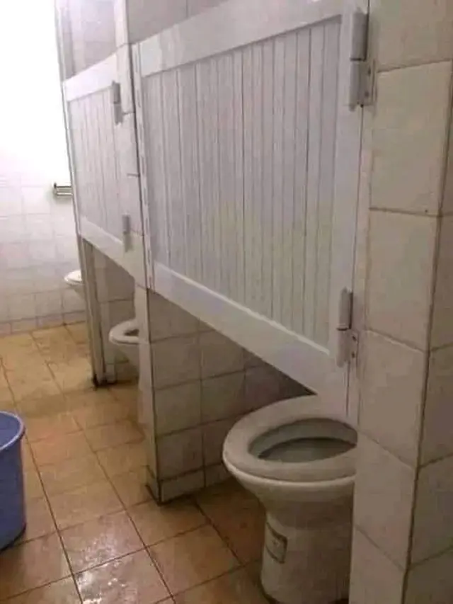 6 Potret Pintu Kamar Mandi Tidak Tertutup Sempurna Ini Bikin Tepuk Jidat