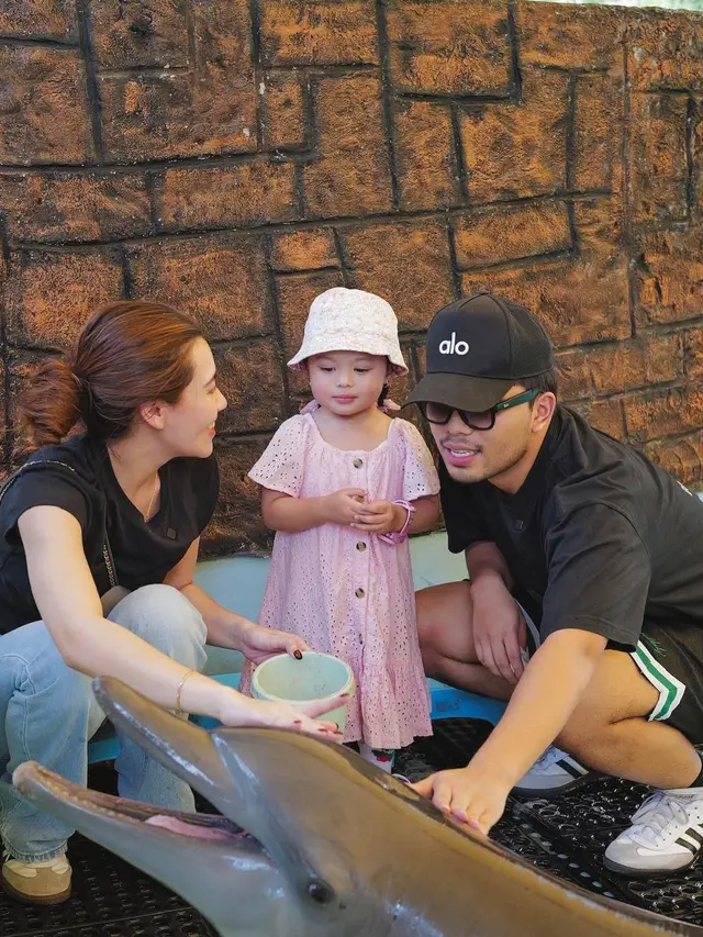 7 Momen Thariq dan Aaliyah Massaid Ajak Ameena dan Azura Tamasya, Simulasi Jadi Orang Tua