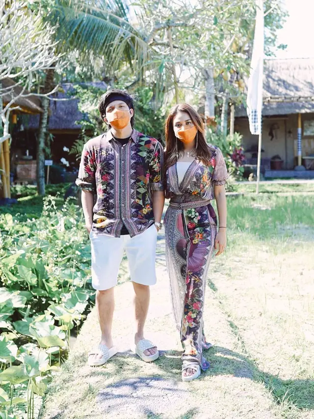 7 Potret Aurel Hermansyah dan Atta Halilintar di Bali, Mobil Mewahnya Jadi Sorotan