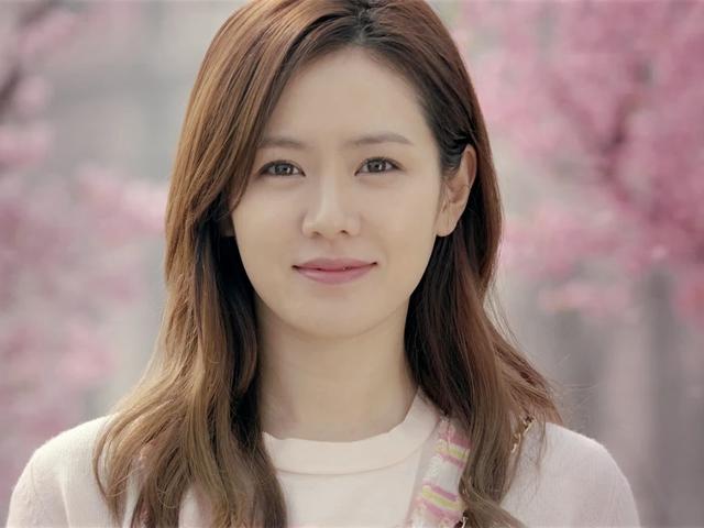 Kelelahan Saat Syuting Drama Son Ye Jin Dilarikan Ke Ugd News Entertainment Fimela Com