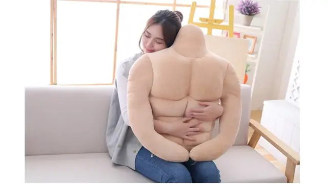 Berbentuk Perut Six Pack, Boneka Pacar Ini Cocok Untuk Para Jomblowati