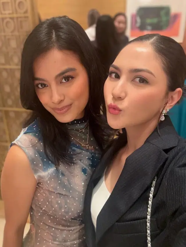 Eva Celia saat BVLGARI Year End Party. [@jsmila]