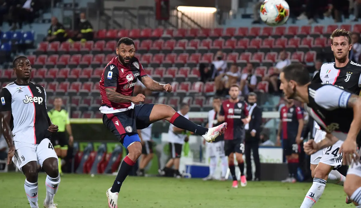 Gelandang Cagliari, Joao Pedro bereaksi saat menjamu Juventus dalam lanjutan Liga Italia di stadion Sardegna Arena, Rabu (29/7/2020). Juventus yang sudah menjadi juara terpeleset di markas Cagliari. (Alessandro Tocco/LaPresse via AP)