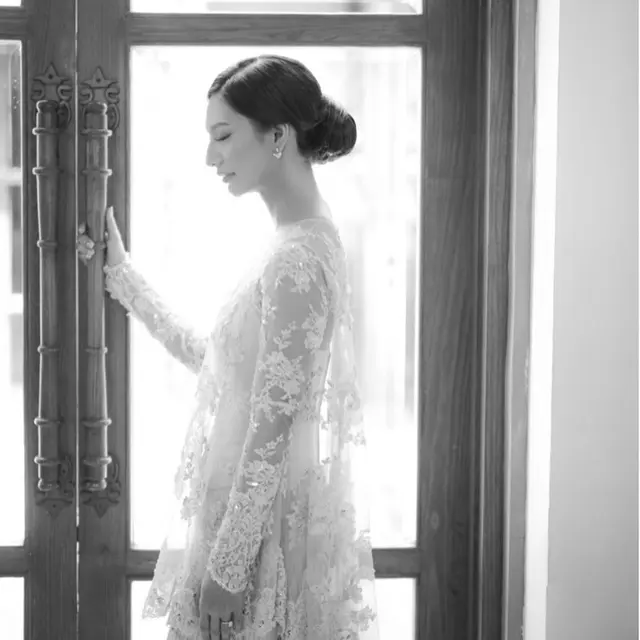 6 Momen Pertunangan Nadia Saphira, Cantik dengan Rambut di Sanggul
